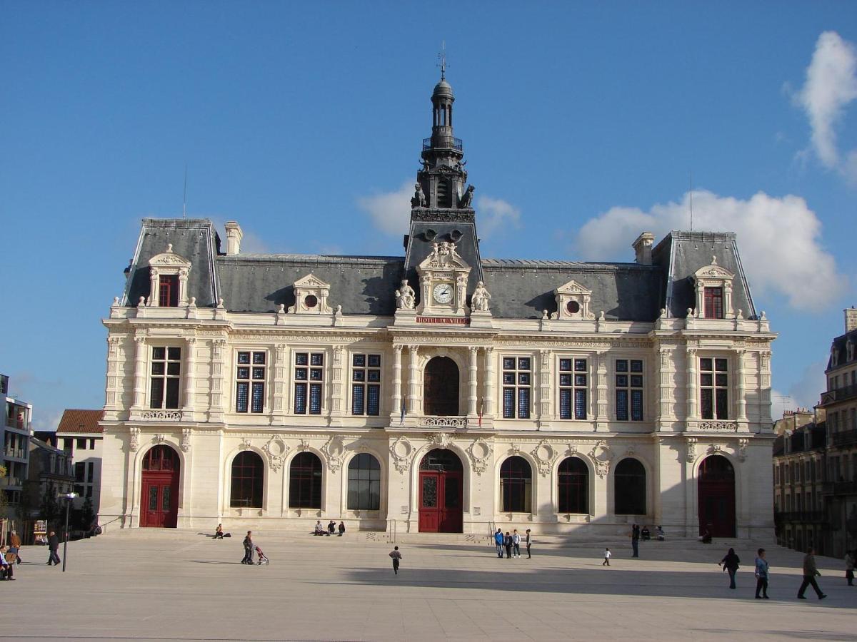 Chaleureux Appartement En Centre Ville De Poitiers Esterno foto